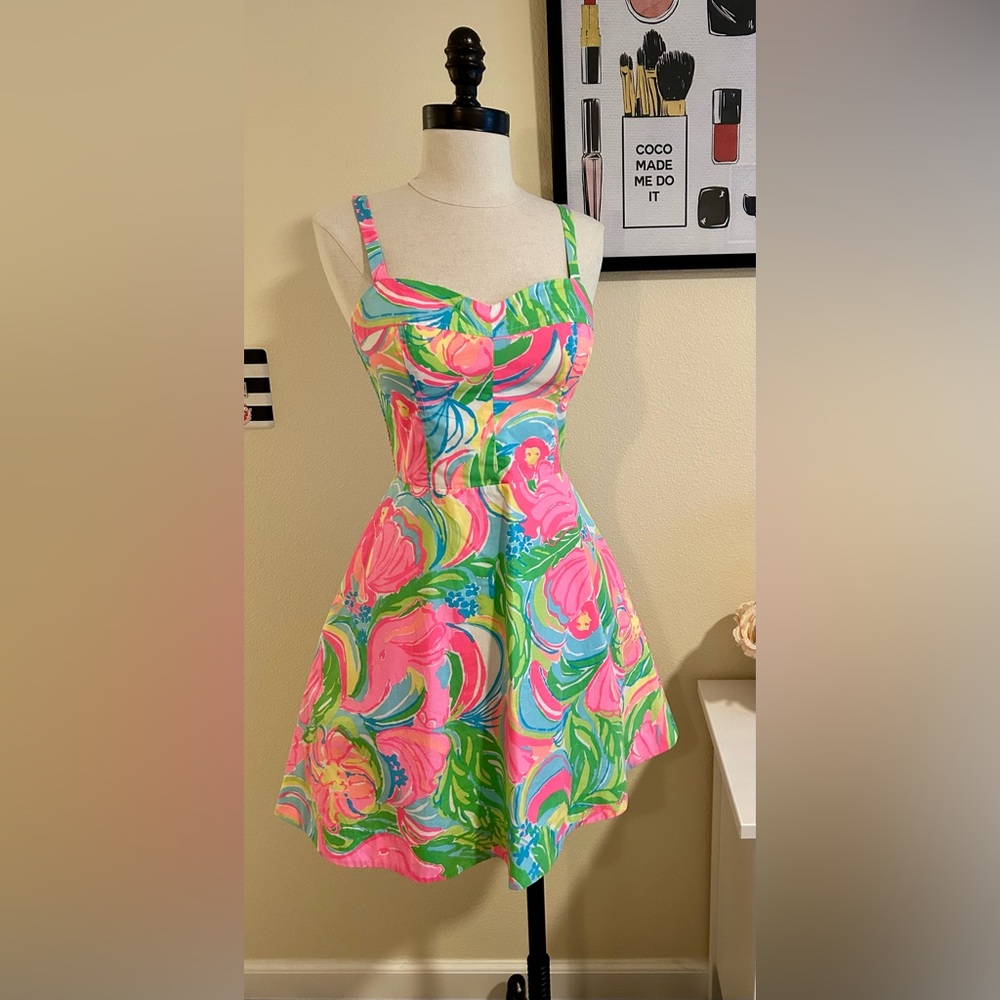 Lilly Pulitzer fit and flared cocktail dress in So A Peeling print. Women’s sz 2